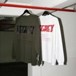 White long-sleeved T-shirt with red Degrey logo, loose fit - OVSLONGTRANG - Image 7