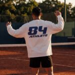 White long-sleeved T-shirt with navy Degrey logo, loose raglan style - OVSTADATRANG - Image 5